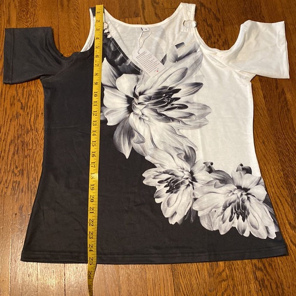 Medium Black & White Floral Pattern Cold Shoulder Short Sleeve Shirt - Picture 6 of 8